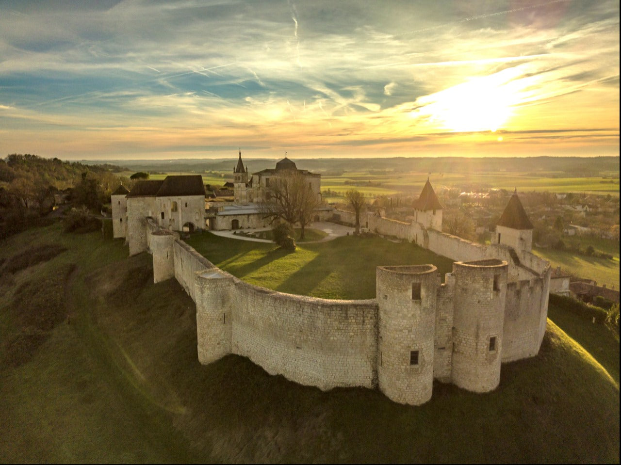 VTOPO MTB Roaming Tour of the Charente